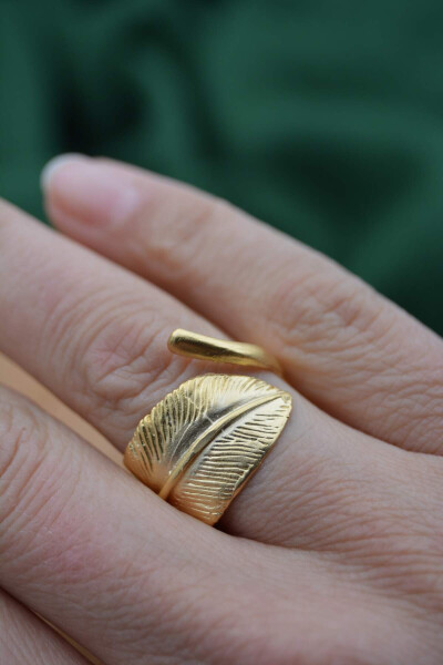 STONEAGE Adjustable Gold Plated Leaf Ring - 6