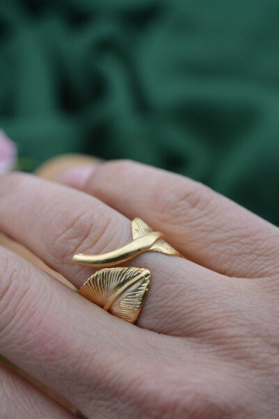 STONEAGE Adjustable Gold Plated Leaf Ring - 7