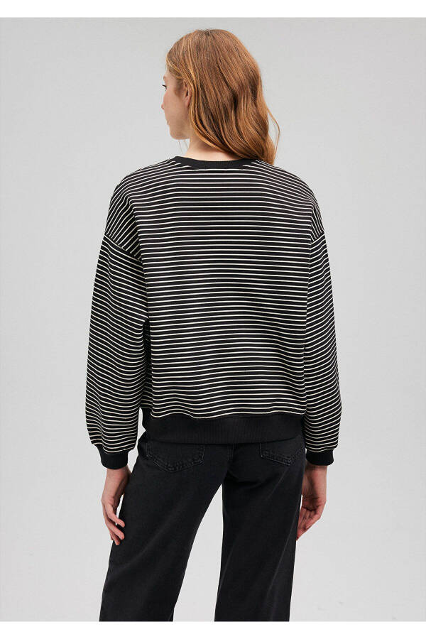 Striped Black Sweatshirt with Logo Print 1s10100-85143 - 26