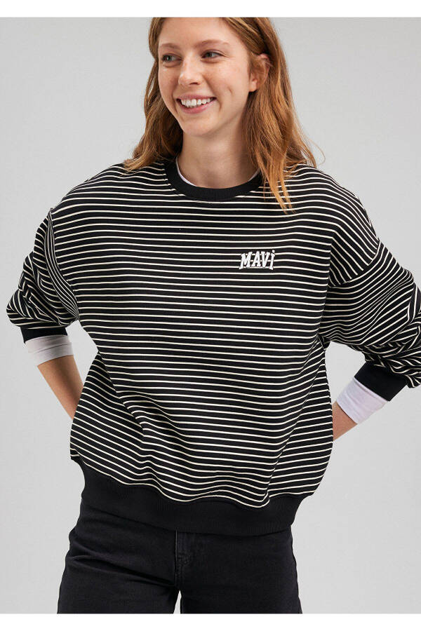 Striped Black Sweatshirt with Logo Print 1s10100-85143 - 17