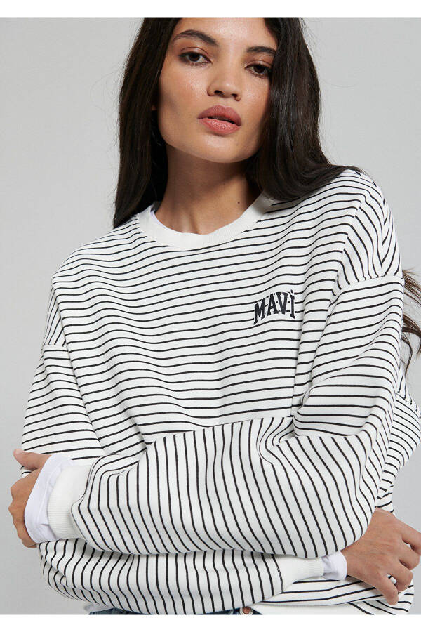 Striped White Sweatshirt with Logo Print 1s10100-85386 - 15