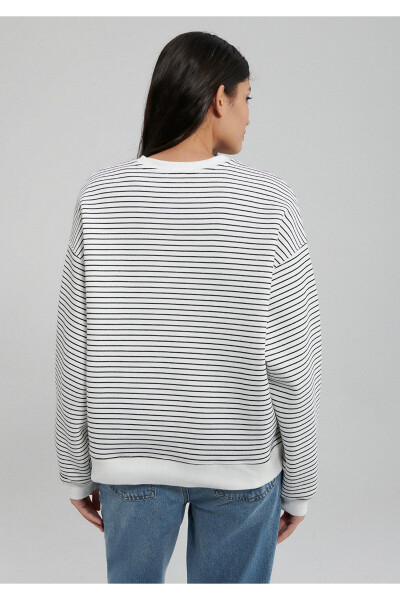 Striped White Sweatshirt with Logo Print 1s10100-85386 - 17