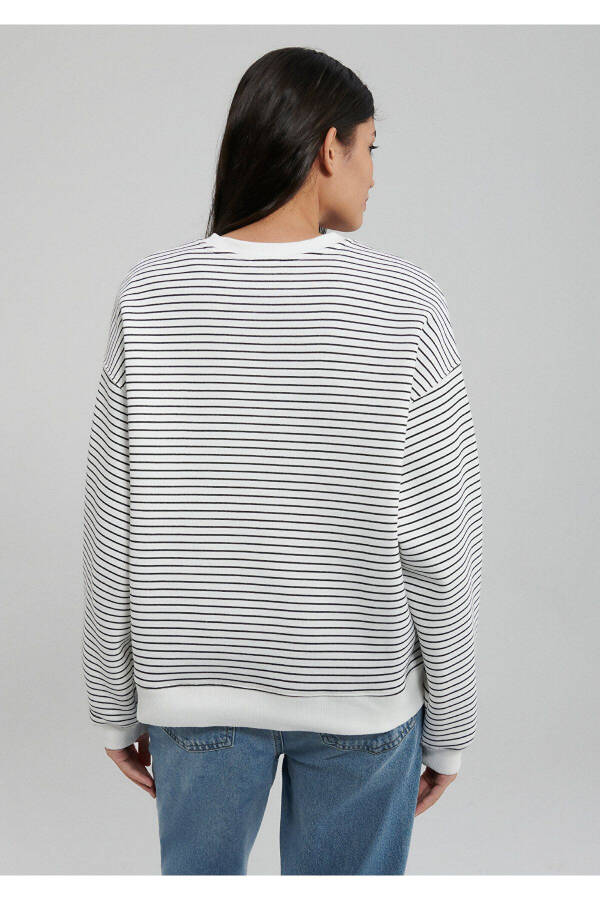 Striped White Sweatshirt with Logo Print 1s10100-85386 - 17