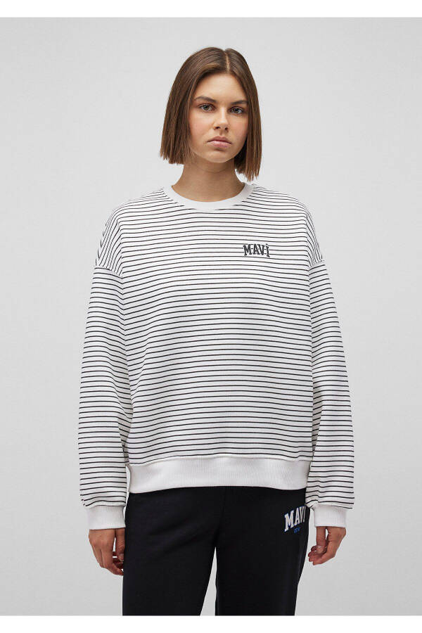 Striped White Sweatshirt with Logo Print 1s10100-85386 - 9