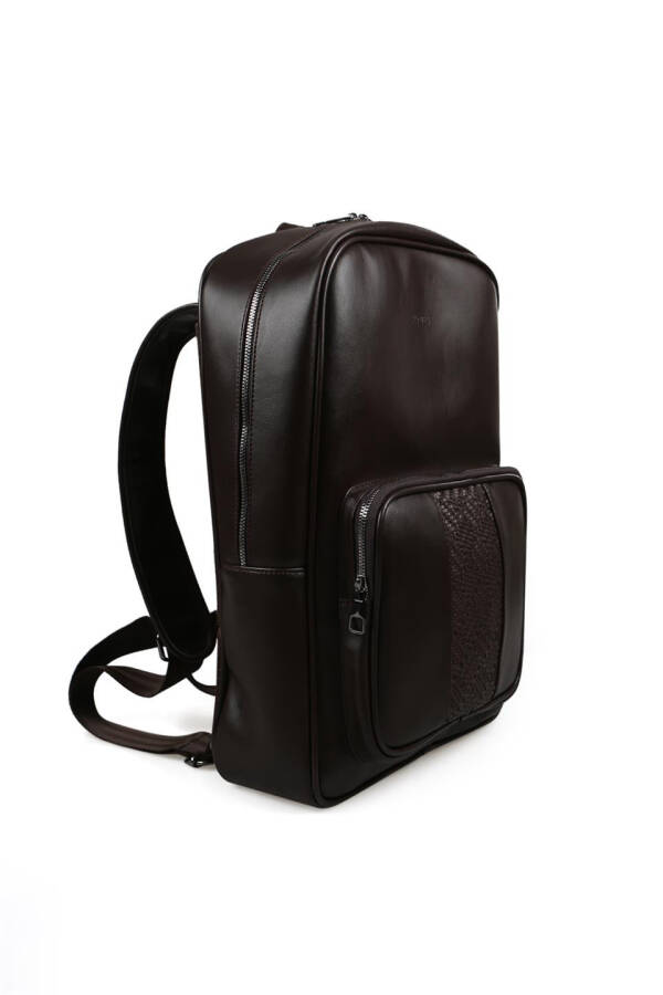 Stylish and comfortable, zippered backpack. - 8