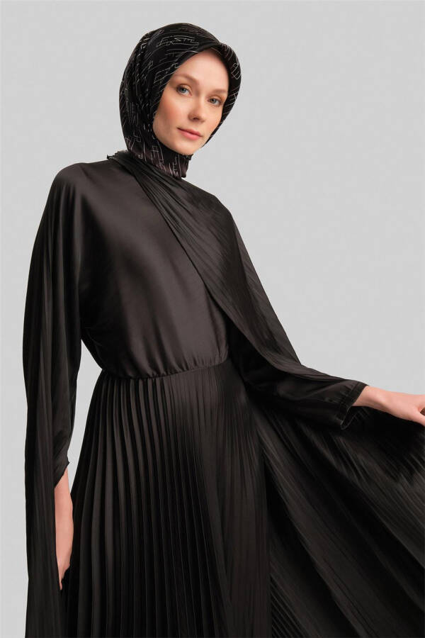 Stylish, pleated dress. Code: 24Y9842, Black. - 1