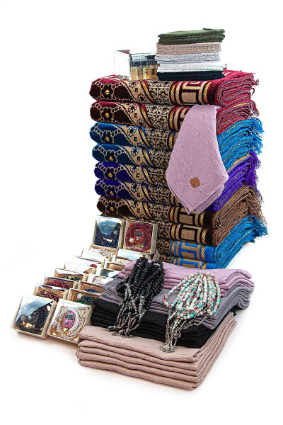 Sultan 20 Person Hajj and Umrah Gift Velvet Prayer Rug Set - 2