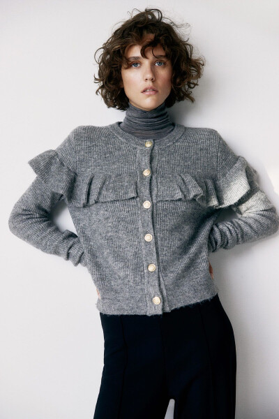 Sweater with ruffles and rib knit - 1