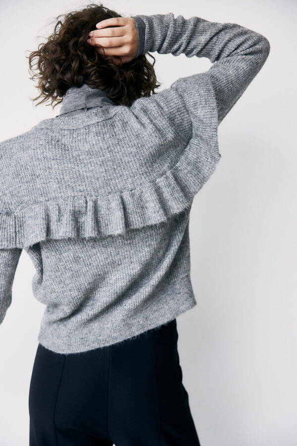 Sweater with ruffles and rib knit - 5