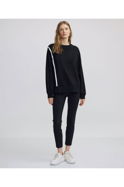 Sweatshirt with contrast stripes - 2