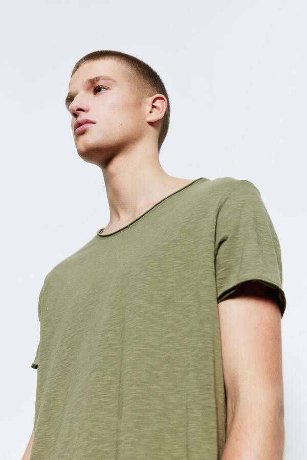 T-shirt with a curved hem - 2