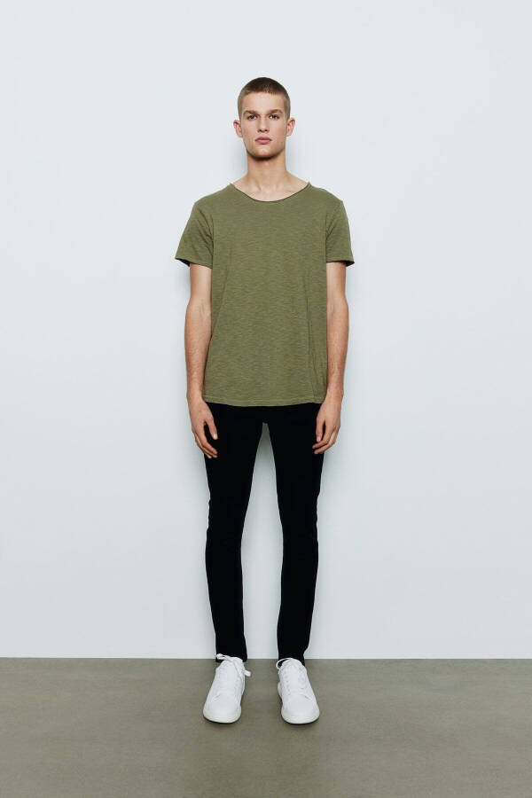 T-shirt with a curved hem - 3