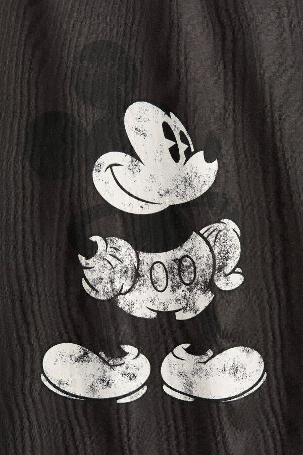 T-shirt with a motif - 5