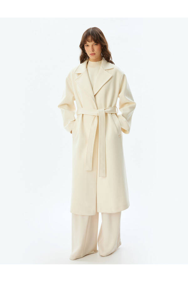 Thick knit, belted, pocket coat. - 3