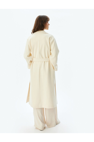 Thick knit, belted, pocket coat. - 4