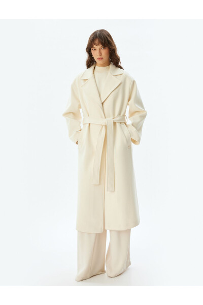 Thick knit, belted, pocket coat. - 3