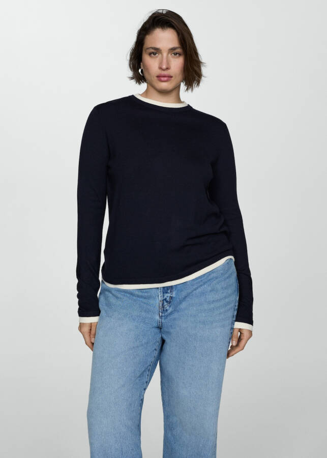 Thin, contrasting striped navy blue sweater. - 13