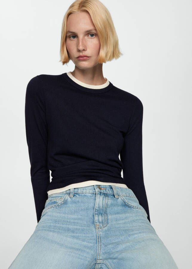 Thin, contrasting striped navy blue sweater. - 7