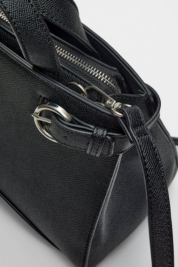 Tote bag with a buckle - 5