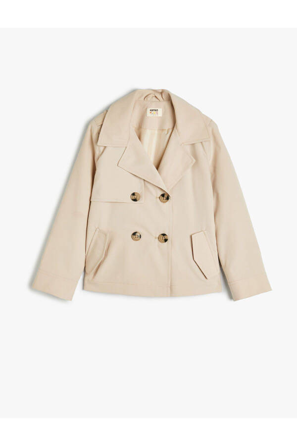 Trench coat with lapel collar, long sleeves, button closure and pocket details. - 1