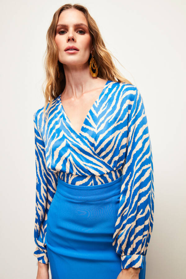 V-Neck Zebra Pattern Satin Blouse - SAX BLUE - 10