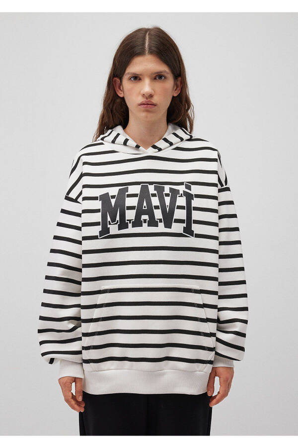 White Sweatshirt with Logo Print 1s10118-84603 - 21