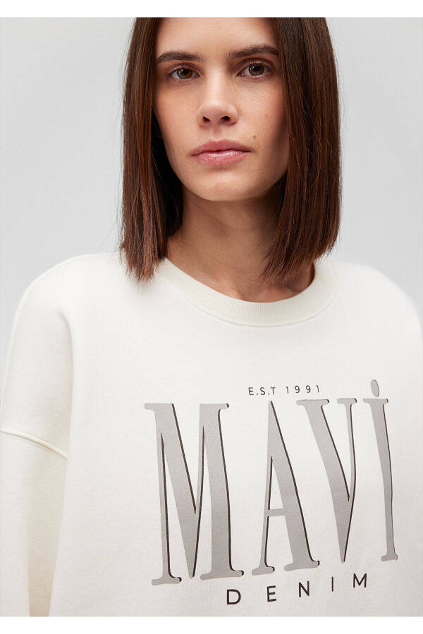 White Sweatshirt with Logo Print 1s10177-80194 - 23