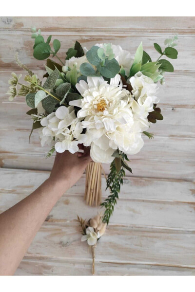 White Toned Hand Bouquet - 32