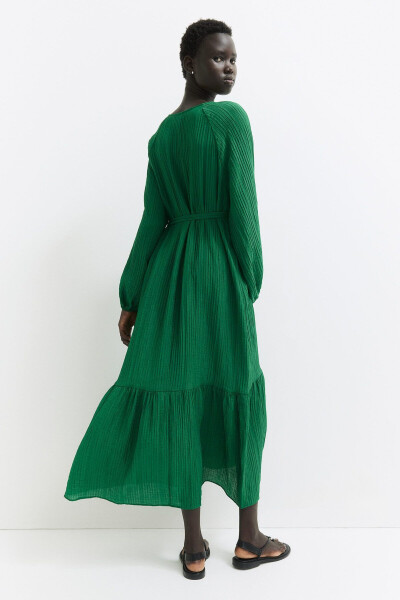 Woman in a green crepe dress with a green belt - 4