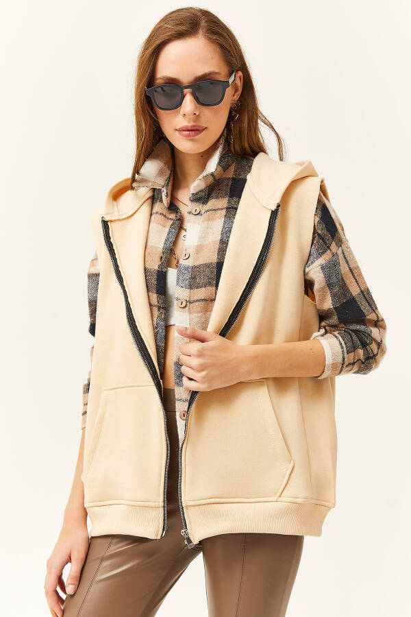 Women's Beige Kangaroo Pocket Hooded Fleece Oversized Vest - 3