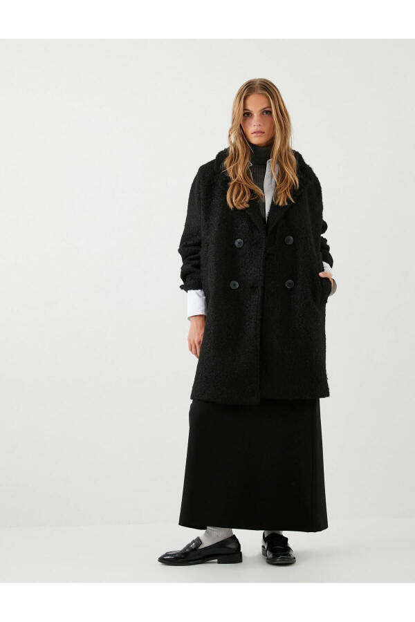 Women's double-breasted, pocket, slit detail coat. - 1