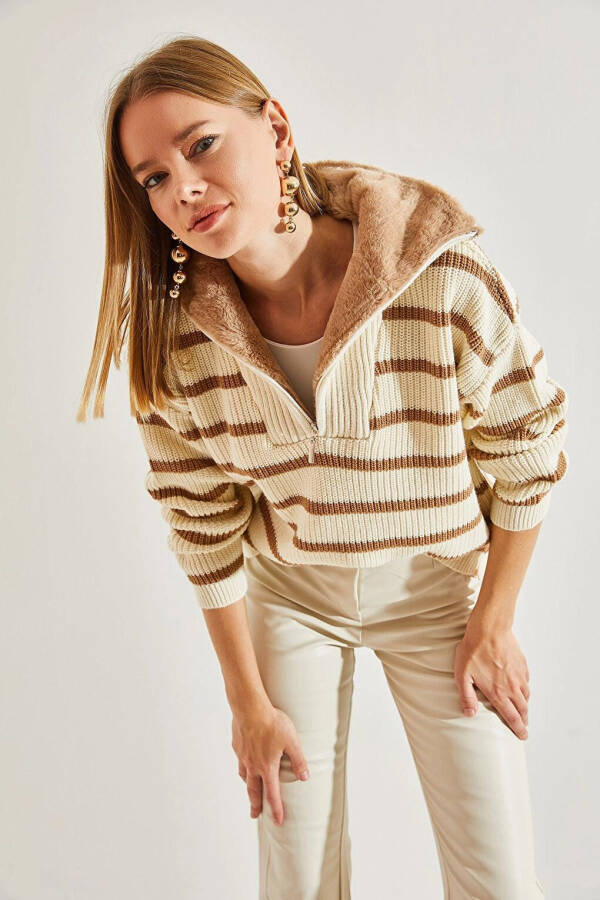 Women's Fur Collar Striped Zippered Knit Sweater - 2