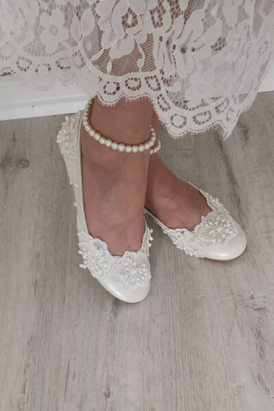 Women's Mother-of-Pearl Broken White Lace Pearl Bridal Ballerina - 9