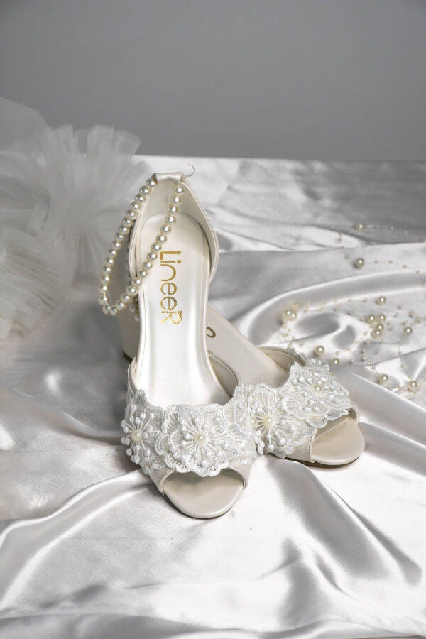 Women's Mother of Pearl Off-White Lace Comfortable 5 Cm Thick Heel Dress Wedding Shoes - 1