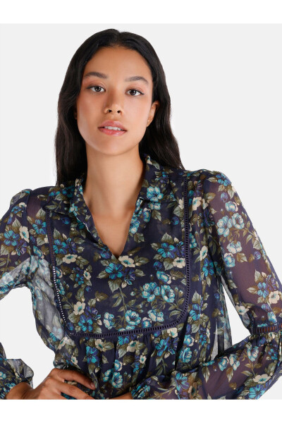 Women's regular fit blouse with floral print and multicolor. - 3