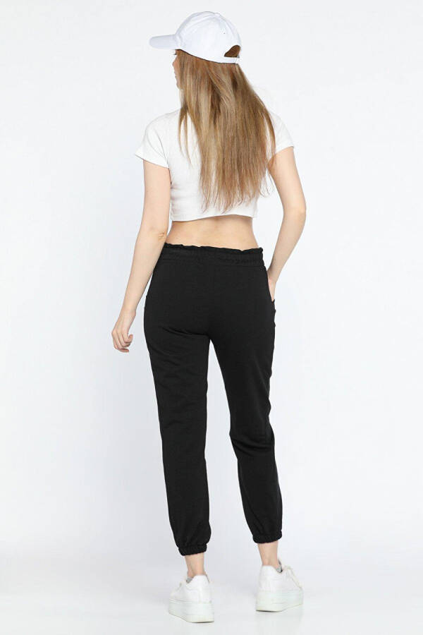 Women's Sweatpants with Elastic Waistband and Pockets - 3