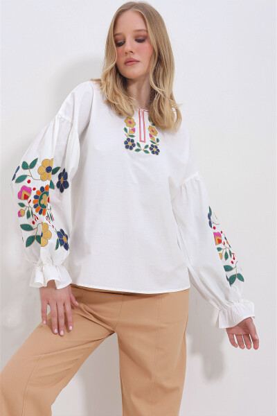 Women's White Crew Neck Embroidered Woven Blouse ALC-X11376 - 3