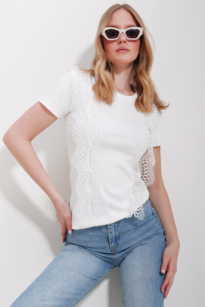 Women's White Crew Neck Guipure Detailed Blouse ALC-X11581 - 4