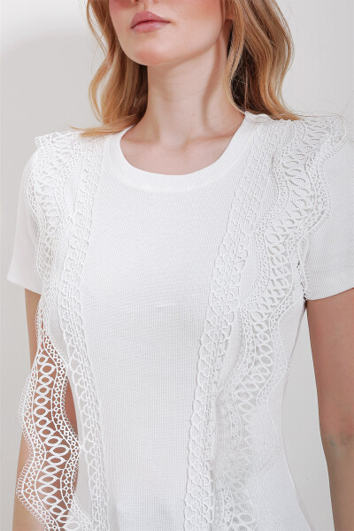 Women's White Crew Neck Guipure Detailed Blouse ALC-X11581 - 5