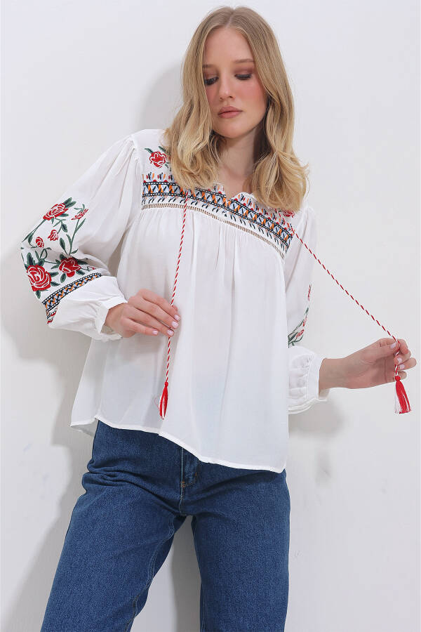 Women's White Robe and Embroidered Sleeve Blouse ALC-X11377 - 2