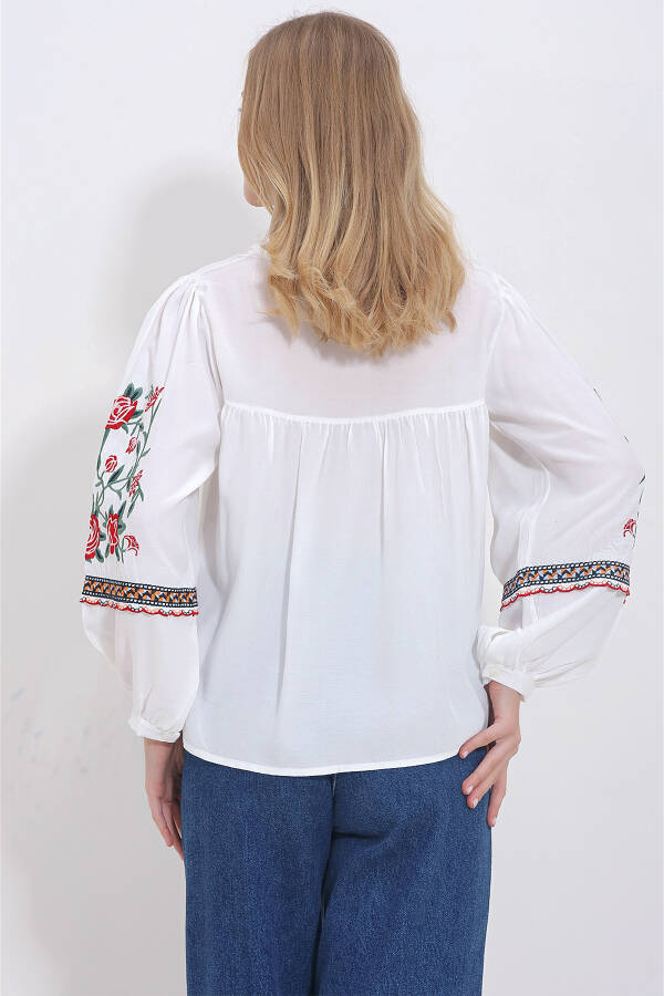 Women's White Robe and Embroidered Sleeve Blouse ALC-X11377 - 4