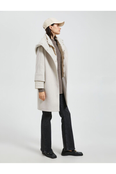 Wool coat, two-piece look. - 9