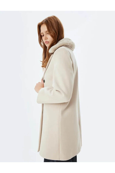 Wool coat with detachable faux fur collar, pockets and buttons. - 27