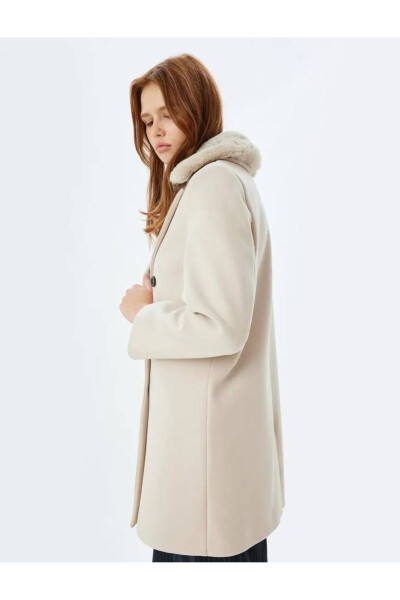 Wool coat with detachable faux fur collar, pockets and buttons. - 23