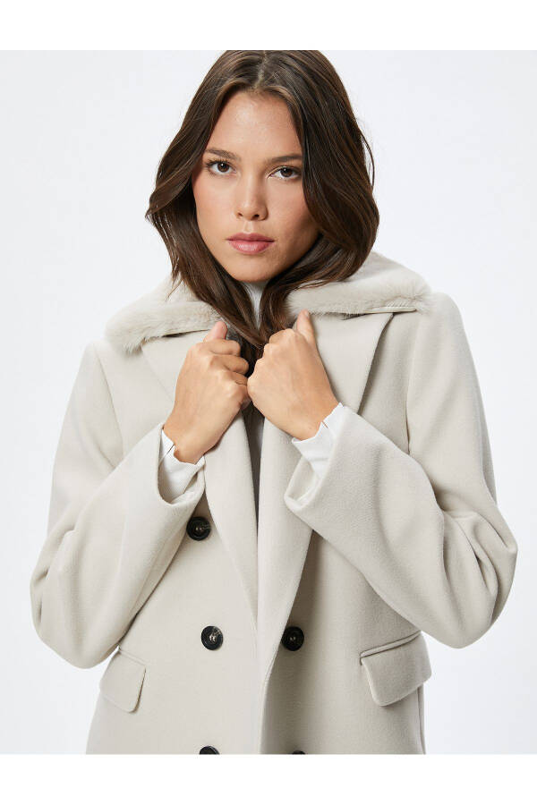 Wool coat with pockets, double-breasted buttons, removable faux fur collar. - 10