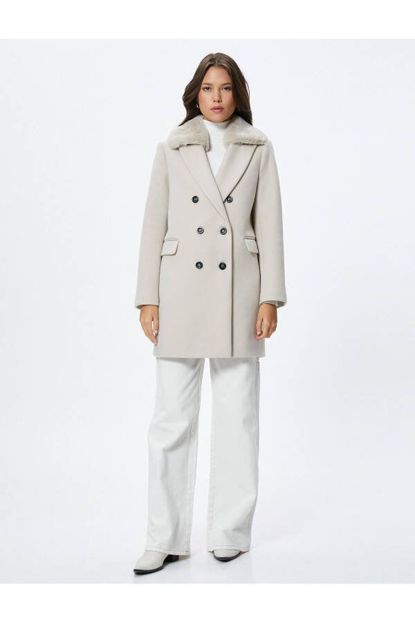 Wool coat with pockets, double-breasted buttons, removable faux fur collar. - 11