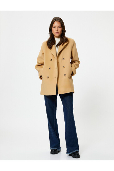 Woolen coat with double-breasted buttons and pocket details - 8