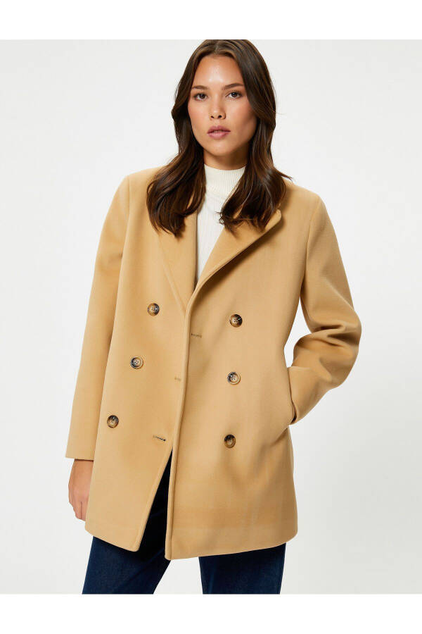 Woolen coat with double-breasted buttons and pocket details - 9