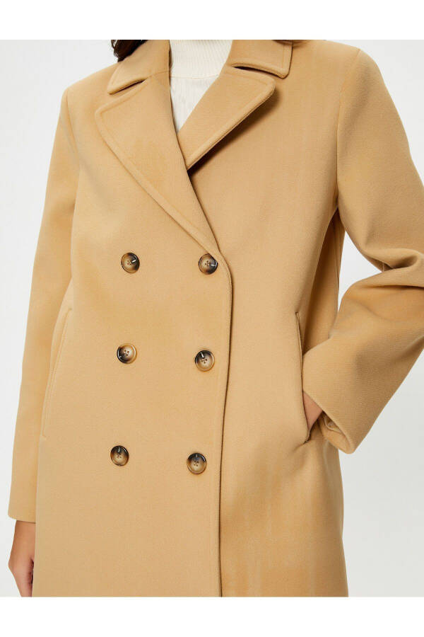 Woolen coat with double-breasted buttons and pocket details - 12