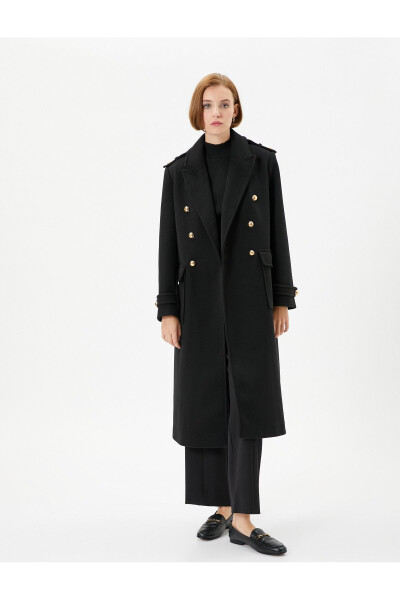 Woolen coat with double breasted closure, pockets and epaulet details. - 1